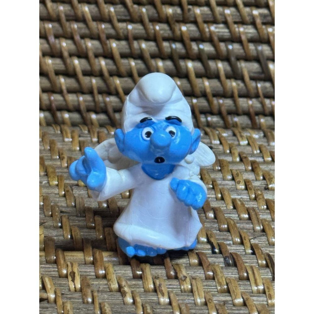 1984 Smurf Baby Angle Figure In Pajamas with Wings 1.75” Heaven Sleepy Theme